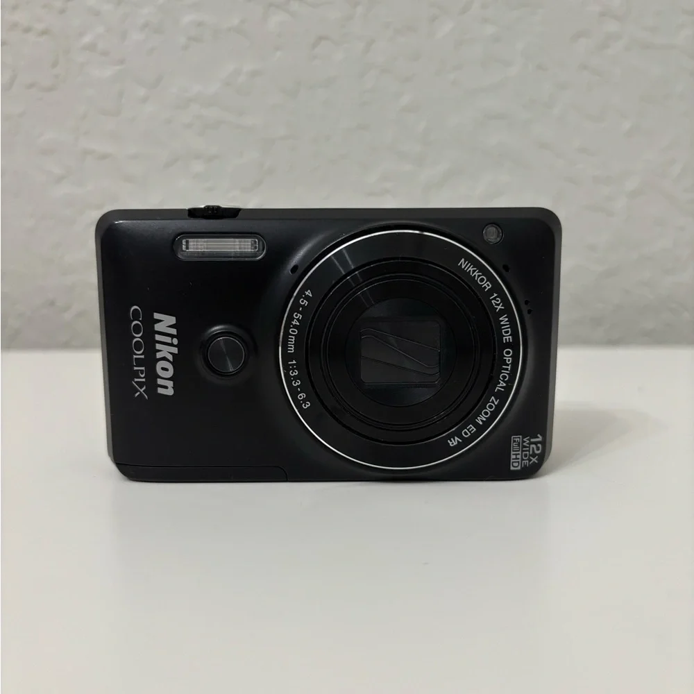 Nikon COOLPIX S6900 Black Digital Camera
